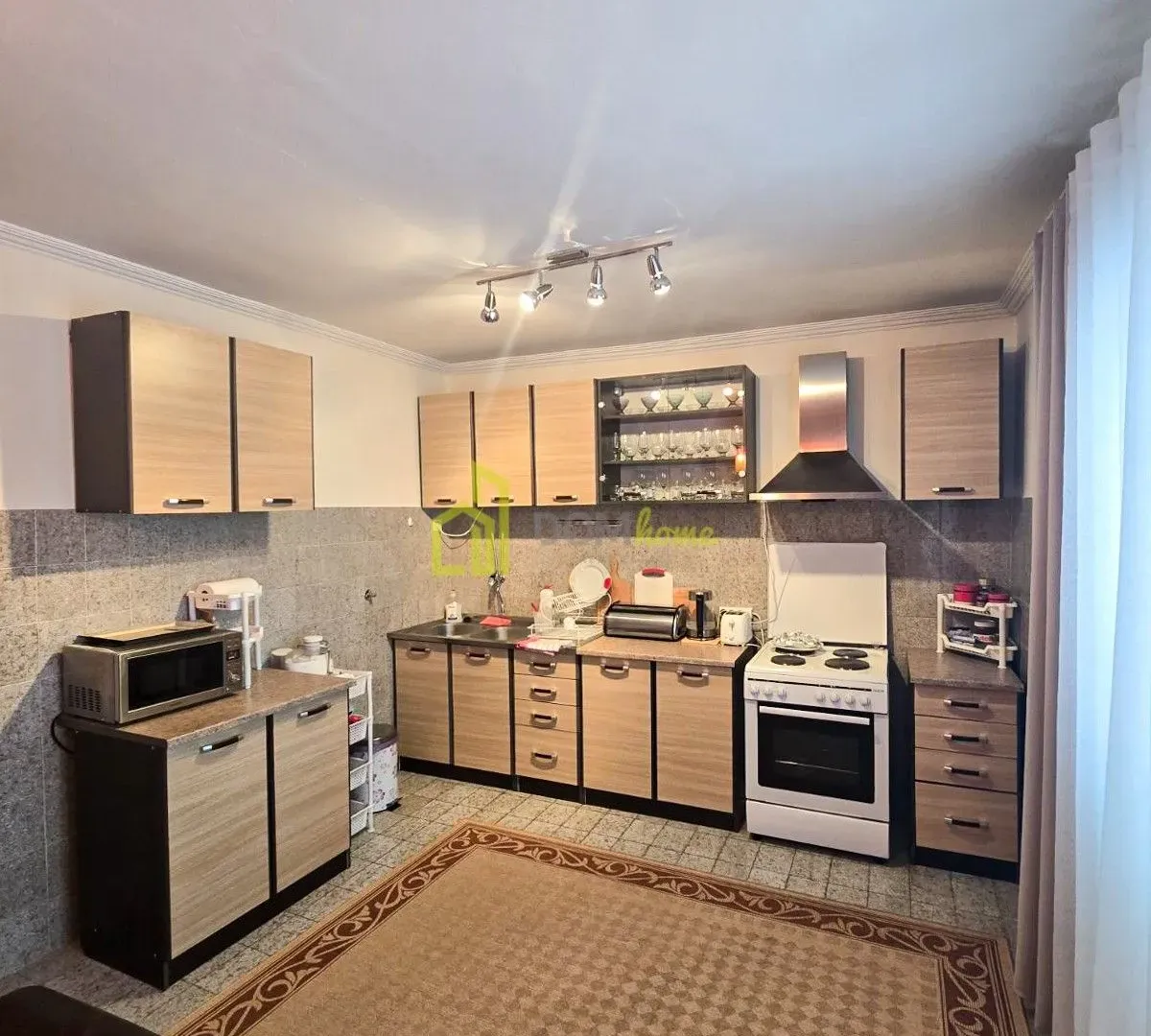 Izdavanje, četvorosoban stan, 120m², Vranići, Podgorica