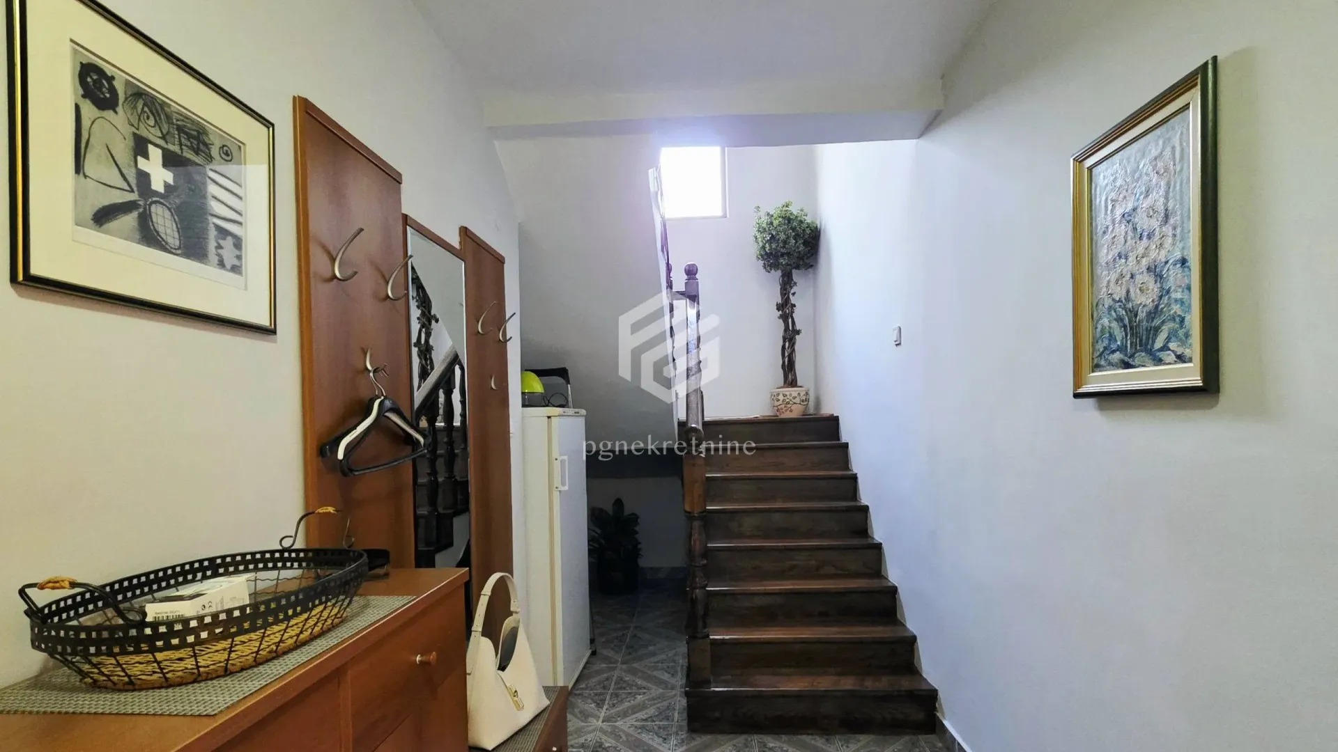 Rent, house, 120m², Zagorič, Podgorica