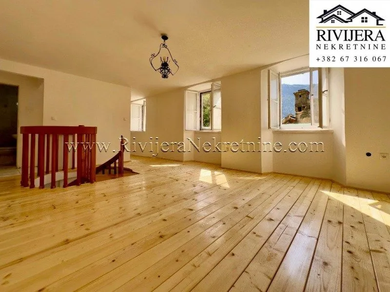 Prodaja, trosoban stan, 82m², Centar, Kotor