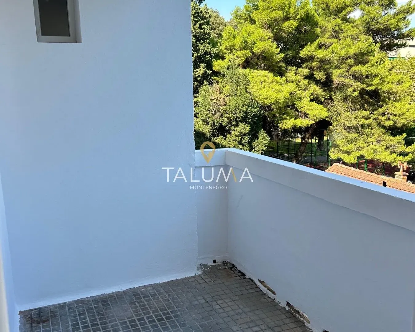 Izdavanje, dvosoban stan, 69m², Centar, Podgorica