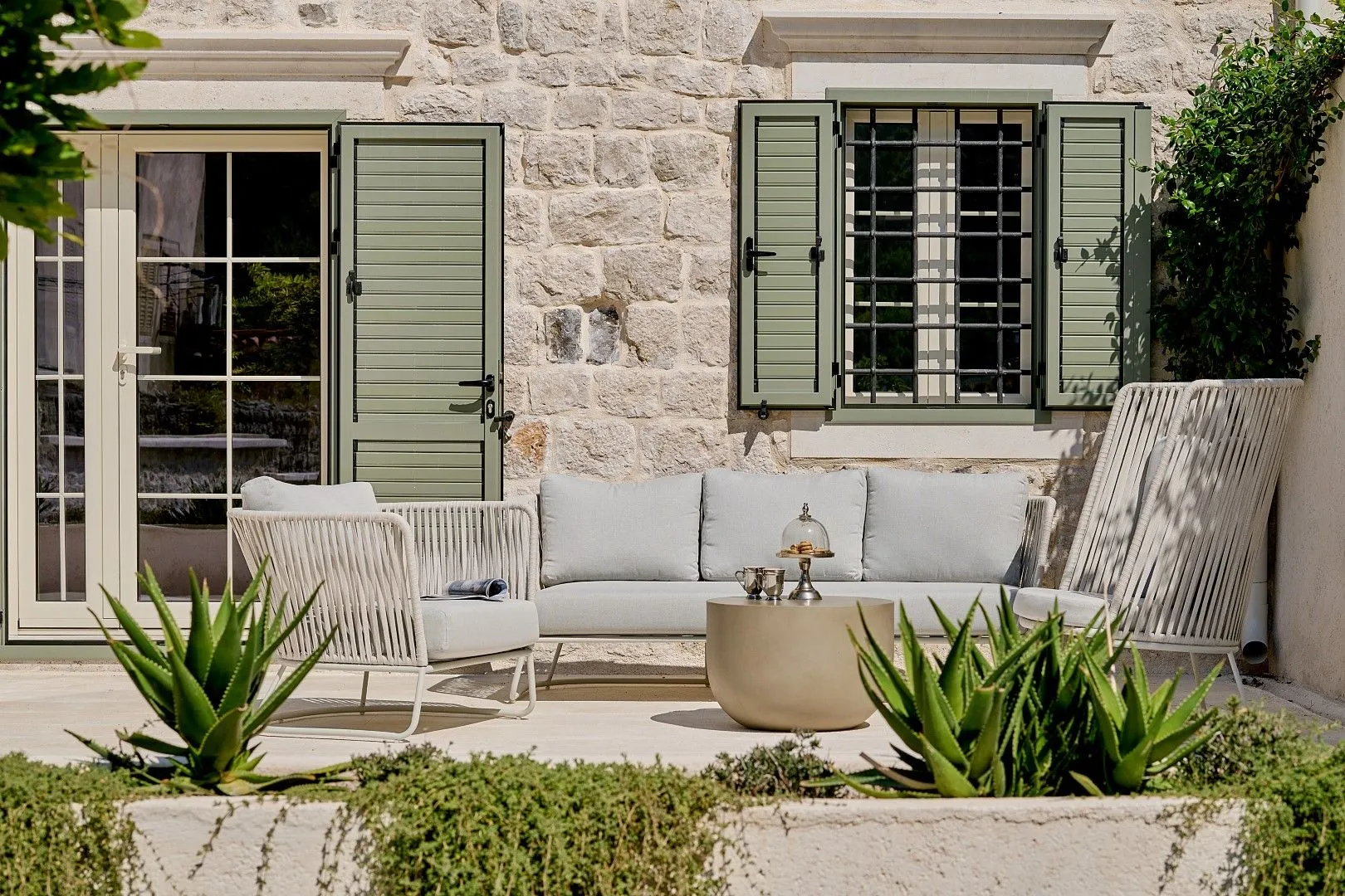Rent, house, 200m², Dobrota, Kotor