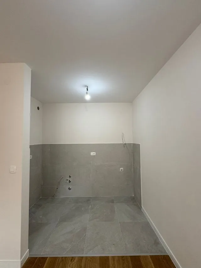 Izdavanje, jednosoban stan, 49m², Central Point, Podgorica