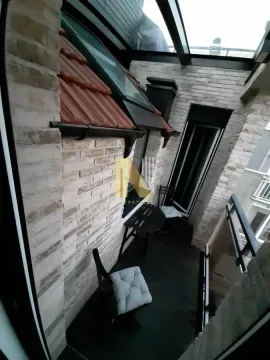 Zastakljena terasa sa garniturom za sedenje. - image 19