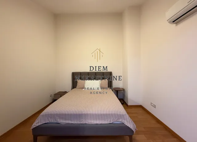 Izdavanje, trosoban stan, 140m², Podgorica, Crna Gora