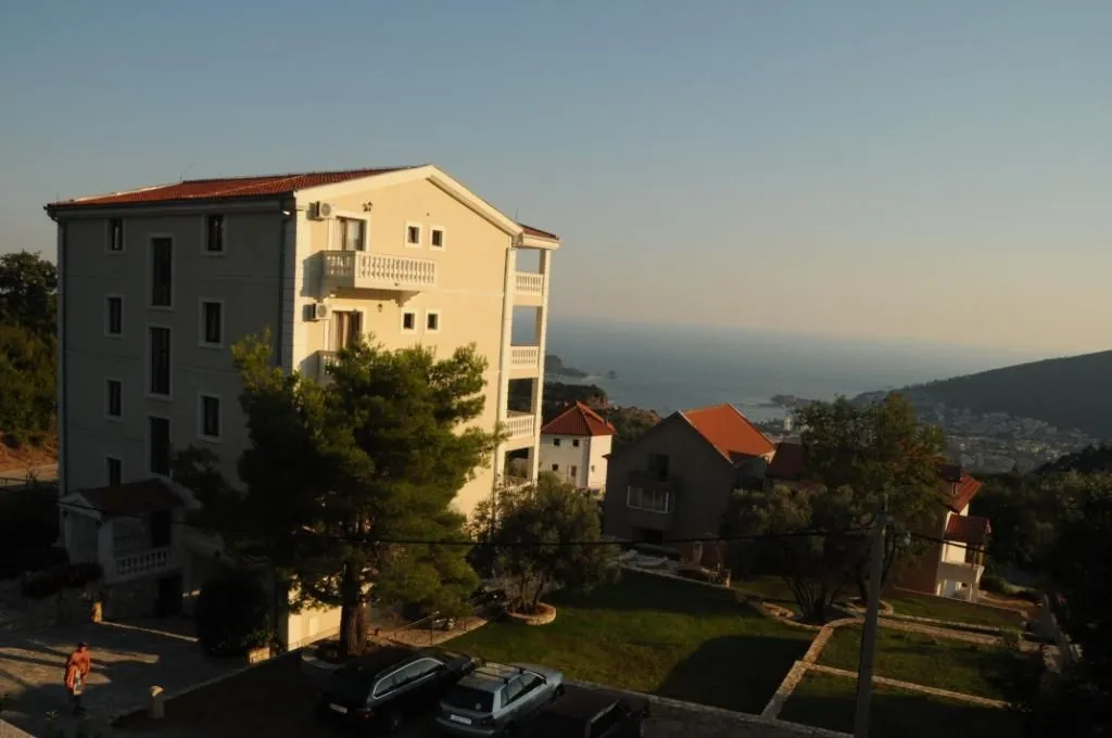 Sale, house, 1000m², Markovići, Budva