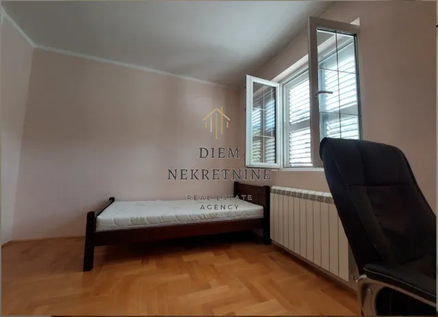 Rent, three bedroom apartment, 130m², Dobrota, Kotor