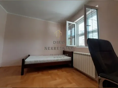 Izdavanje, trosoban stan, 130m², Dobrota, Kotor - image 9