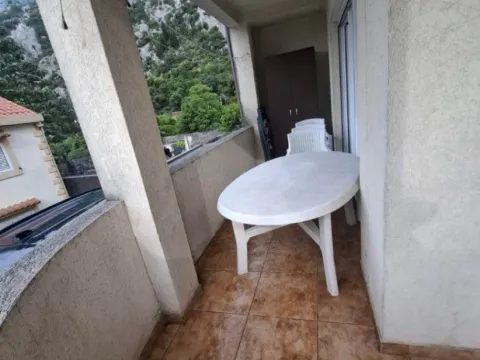 Izdavanje, dvosoban stan, 67m², Škaljari, Kotor - image 2