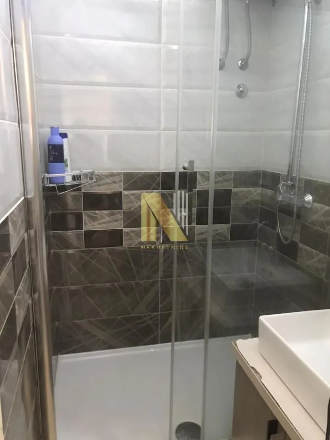 Prodaja, stan, 130m², Grbavica, Novi Sad Sve Podlokacije