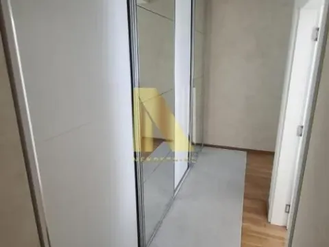 Izdavanje, trosoban stan, 70m², Novi Sad, Srbija - image 14