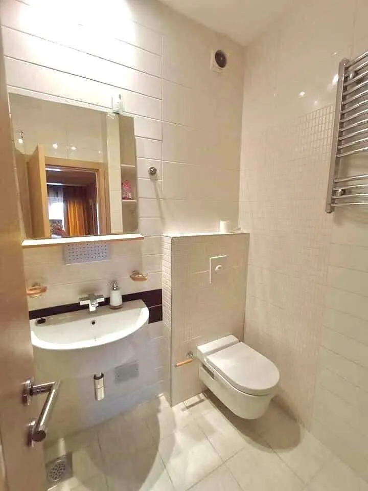 Izdavanje, trosoban stan, 124m², Herceg Novi, Crna Gora