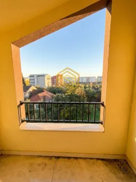 Pogled sa terase na okolno naselje i zelenilo. - image 3