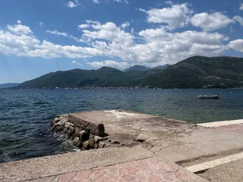 Rent, one bedroom apartment, 47m², Donja Lastva, Tivat - image 11