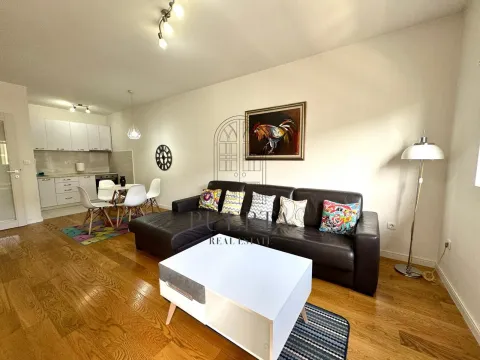 Izdavanje, jednosoban stan, 50m², Central Point, Podgorica - image 2