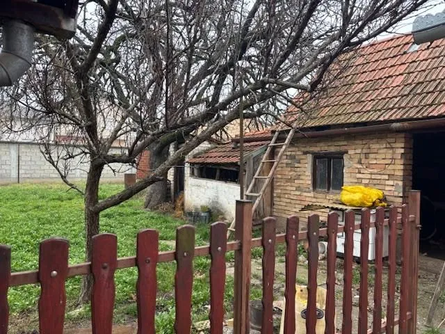 Prodaja, kuća, 90m², Centar, Inđija