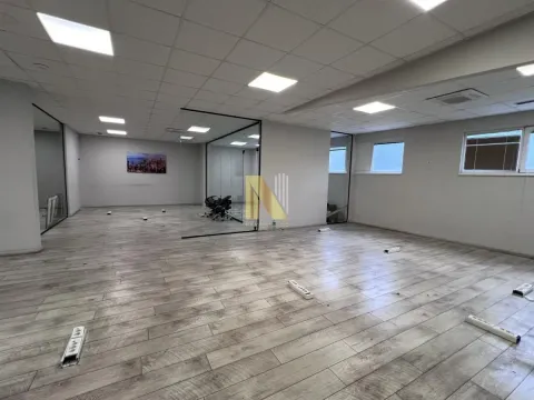 Izdavanje, poslovni prostor, 308m², Centar, Novi Sad - image 4