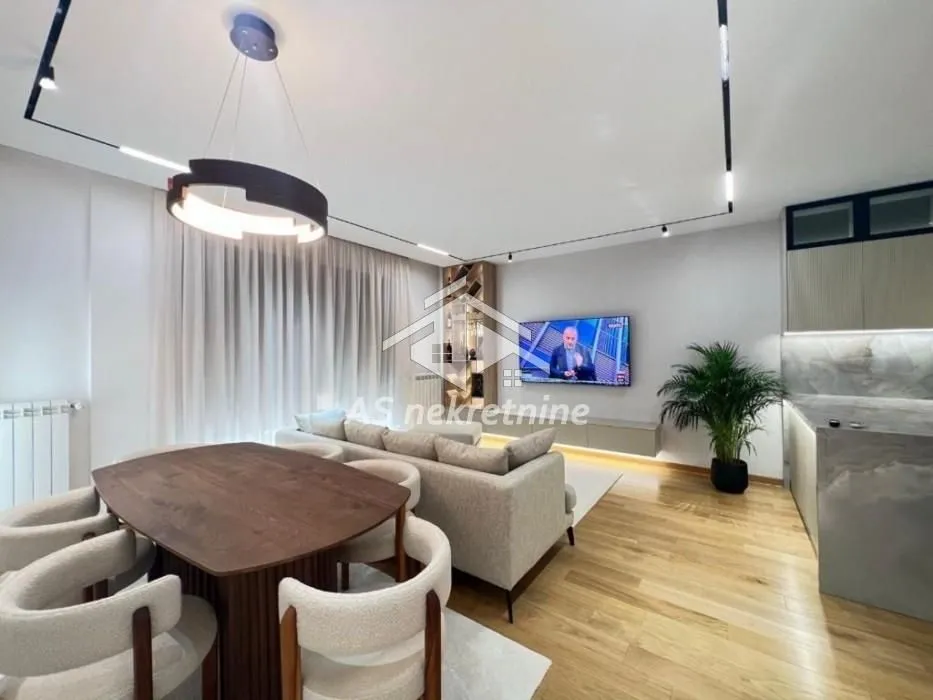 Prodaja, četvorosoban stan, 88m², Južni Bulevar, Vračar Sve Podlokacije