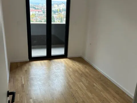 Prodaja, jednosoban stan, 43m², Stari Aerodrom, Podgorica - image 3