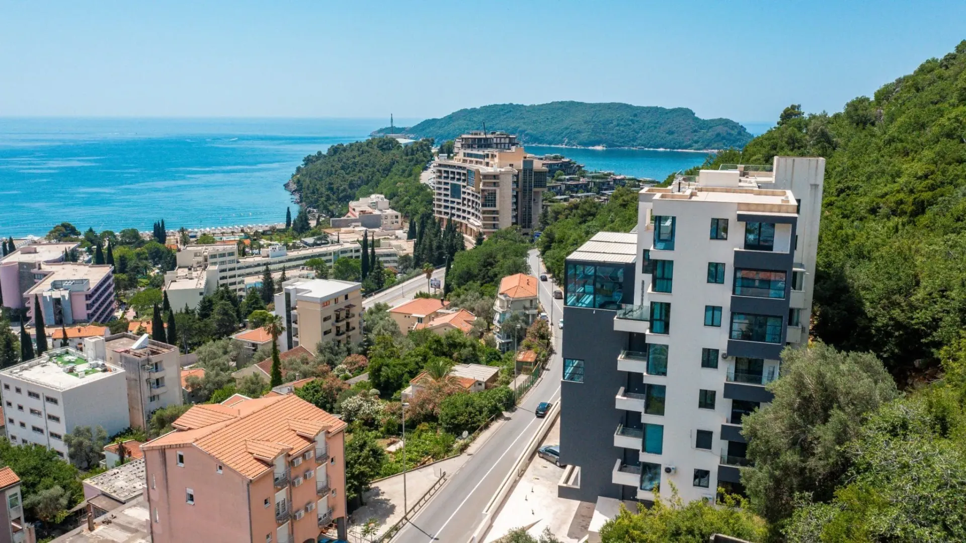 Sale, five bedroom apartment, 300m², Bečići, Budva