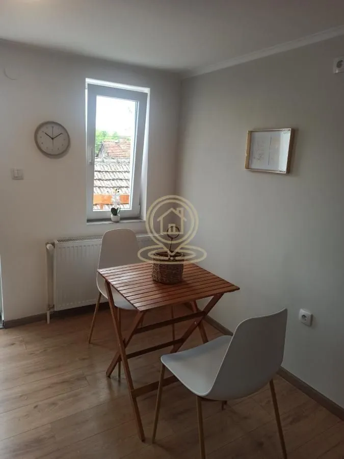 Izdavanje, trosoban stan, 70m², Salajka, Novi Sad Sve Podlokacije