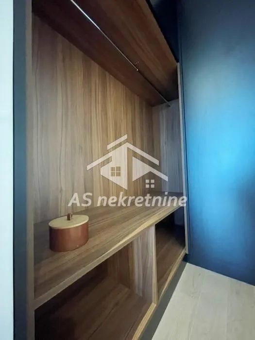 Izdavanje, četvorosoban stan, 152m², Savski Venac, Beograd