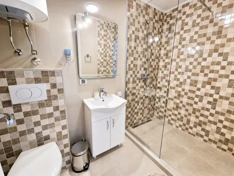 Sale, one bedroom apartment, 45m², Blizikuće, Budva - image 11