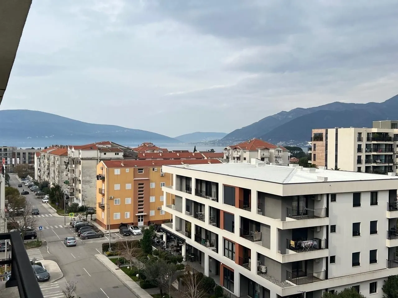 Izdavanje, dvosoban stan, 90m², Seljanovo, Tivat