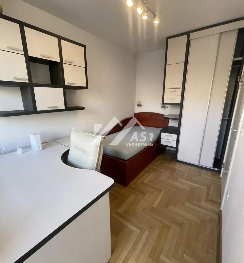 Izdavanje, četvorosoban stan, 80m², Rotkvarija, Novi Sad Sve Podlokacije