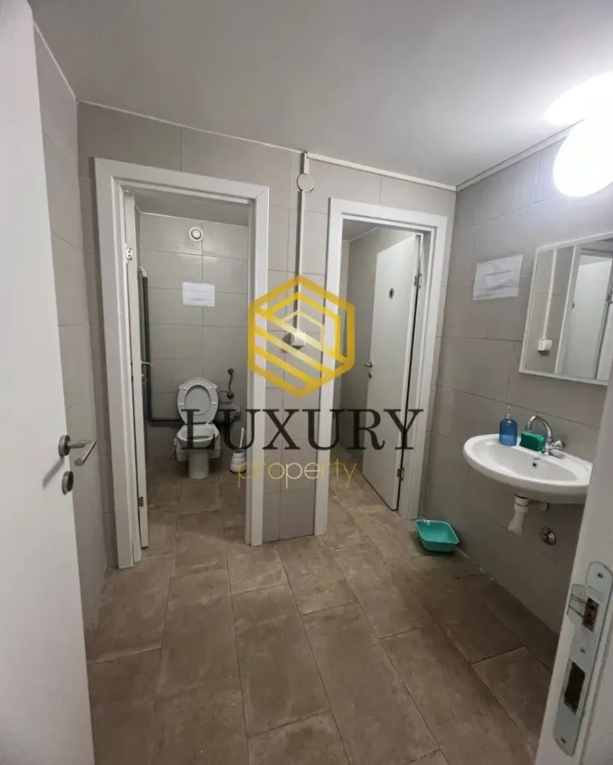 Rent, office space, 245m², Blok 5, Podgorica