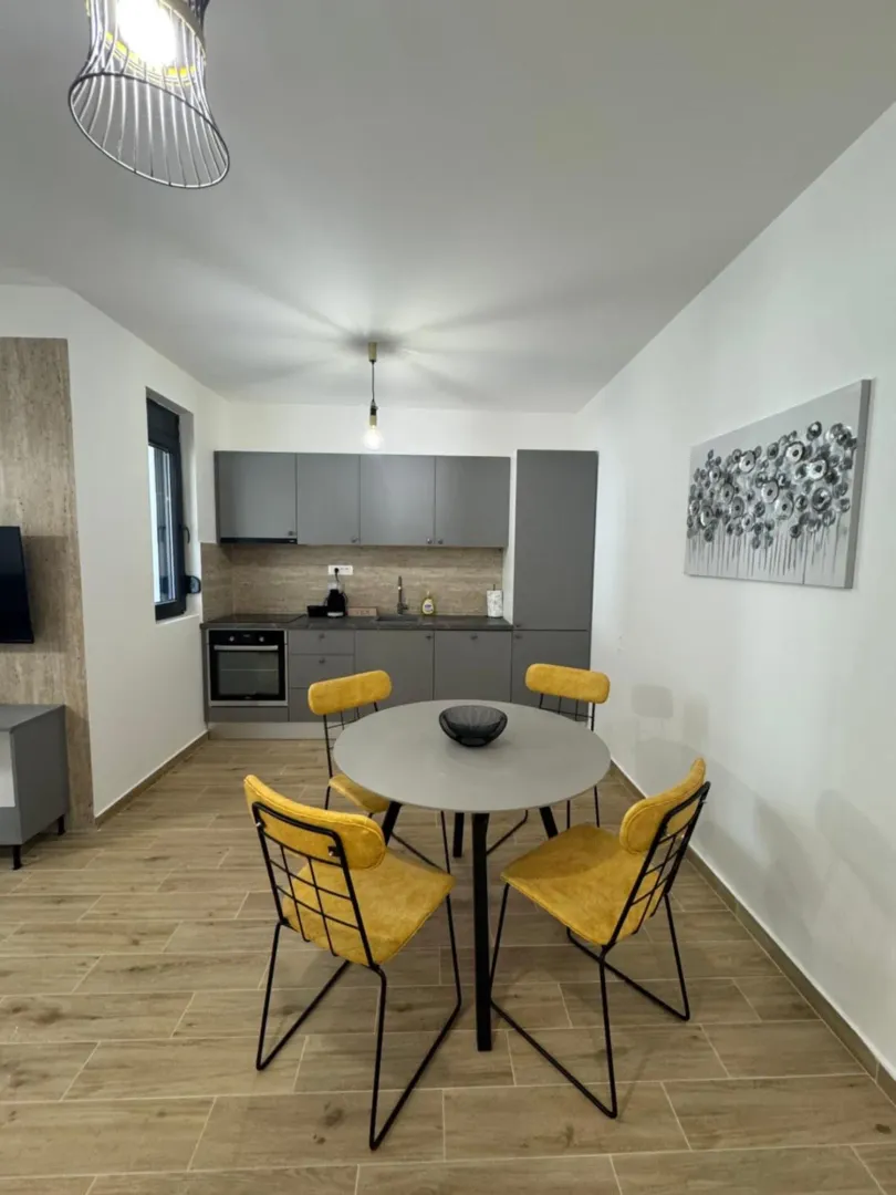 Izdavanje, jednosoban stan, 51m², Zelenika, Herceg Novi