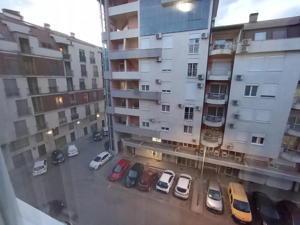 Izdavanje, dvosoban stan, 58m², Podgorica, Crna Gora