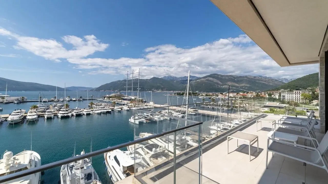 Prodaja, četvorosoban stan, 498m², Tivat, Crna Gora