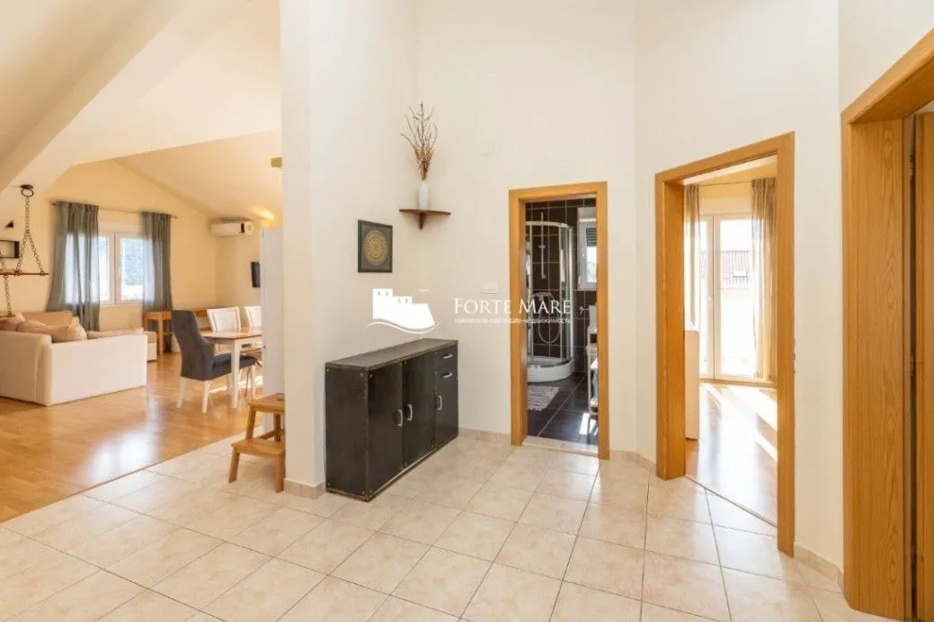 Prodaja, dvosoban stan, 82m², Đenovići, Herceg Novi