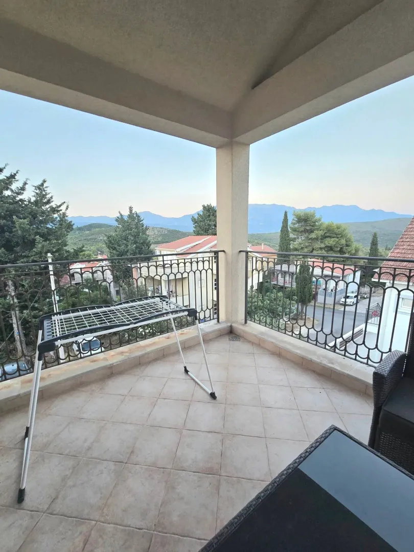 Izdavanje, dvosoban stan, 70m², Luštica, Tivat