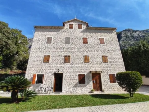 Prodaja, dvosoban stan, 82m², Dobrota, Kotor - image 19
