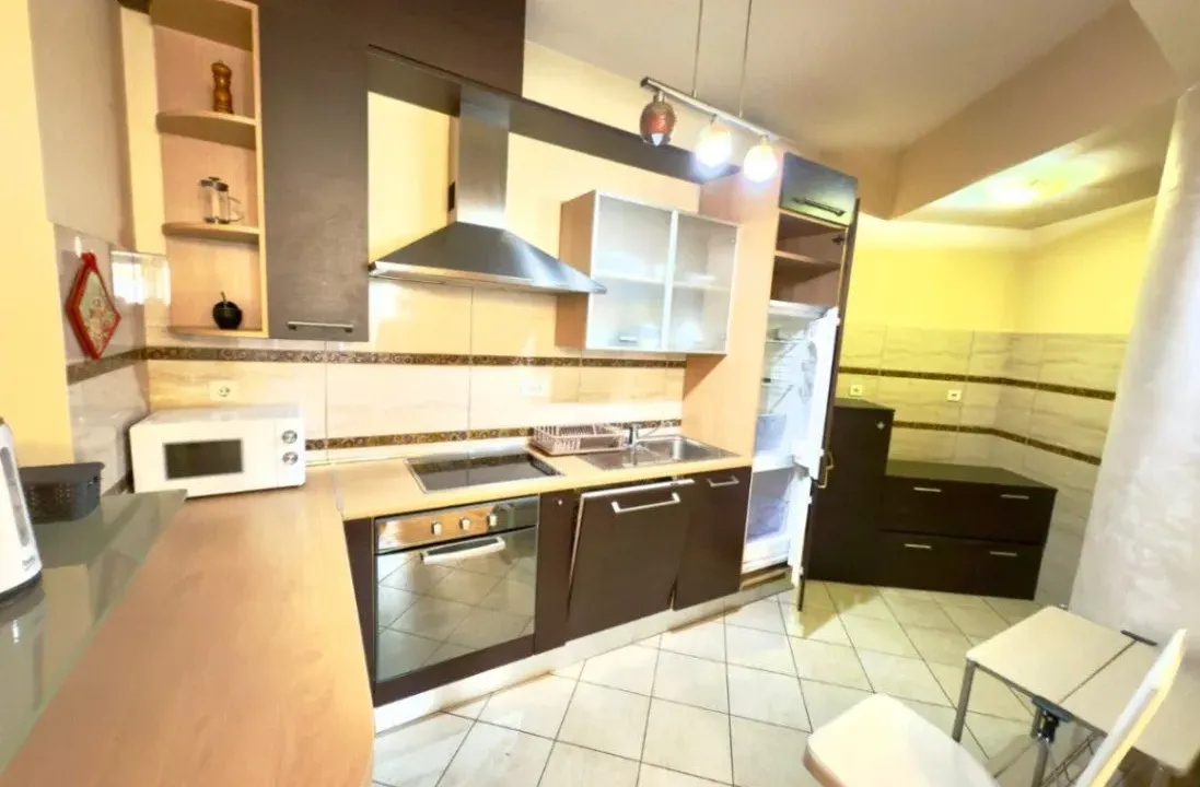 Izdavanje, dvosoban stan, 100m², Centar, Podgorica