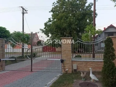 Prodaja, kuća, 600m², Čurug, Žabalj - image 3