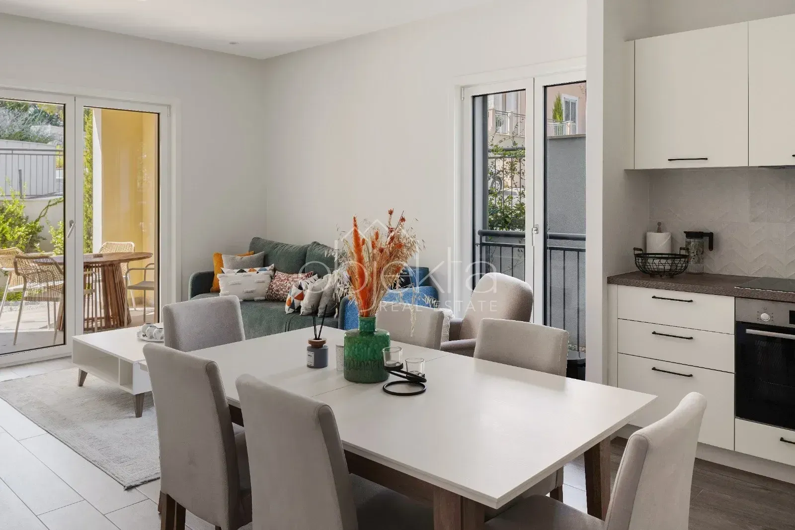 Rent, apartment, 72m², Tivat, Crna Gora