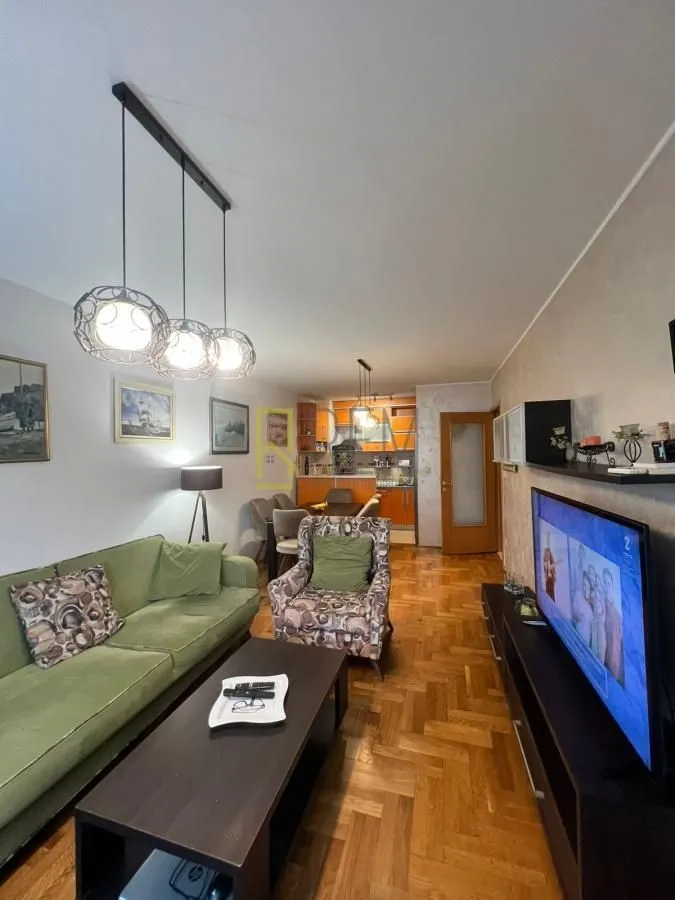 Prodaja, dvosoban stan, 70m², Stari Aerodrom, Podgorica
