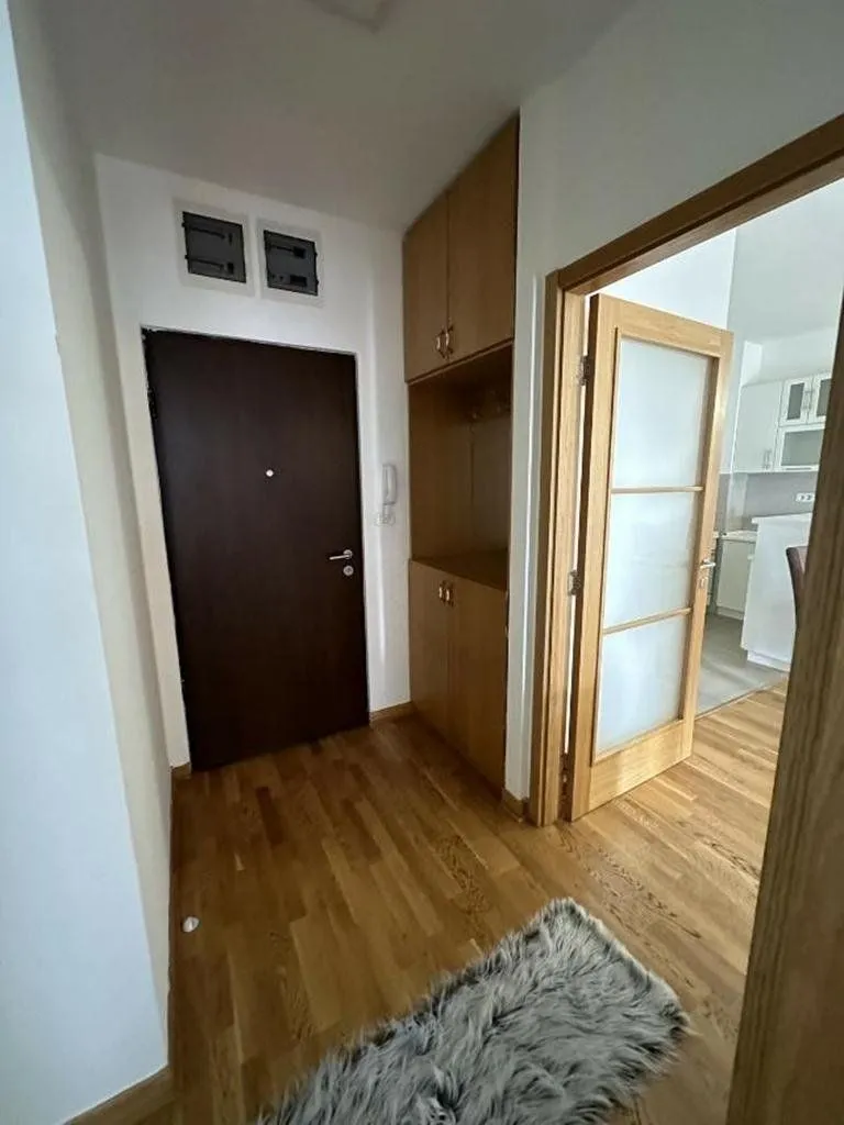 Izdavanje, dvosoban stan, 80m², City Kvart, Podgorica