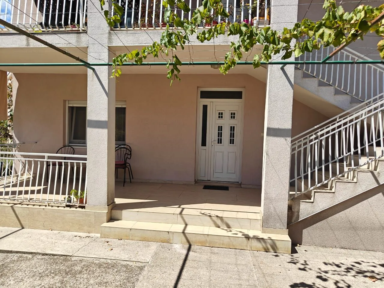Izdavanje, dvosoban stan, 90m², Stari Aerodrom, Podgorica