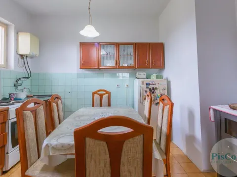 Rent, two bedroom apartment, 400m², Tološi, Podgorica - image 9