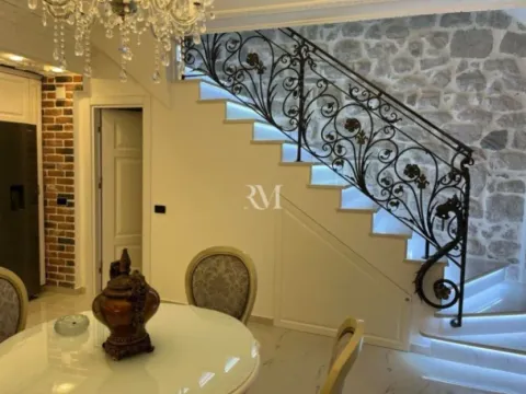 Izdavanje, kuća, 96m², Perast, Kotor - image 12