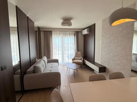 Rent, two bedroom apartment, 86m², Budva, Crna Gora - image 1