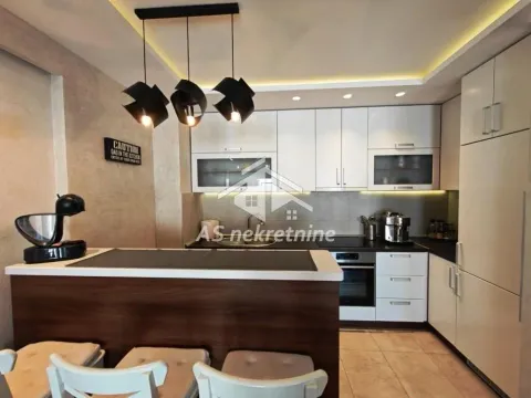 Izdavanje, trosoban stan, 56m², Južni Bulevar, Vračar Sve Podlokacije - image 11