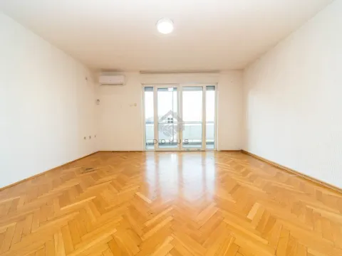 Izdavanje, poslovni prostor, 80m², Stara Varoš, Podgorica - image 2