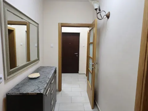 Izdavanje, jednosoban stan, 61m², Centar, Podgorica - image 6