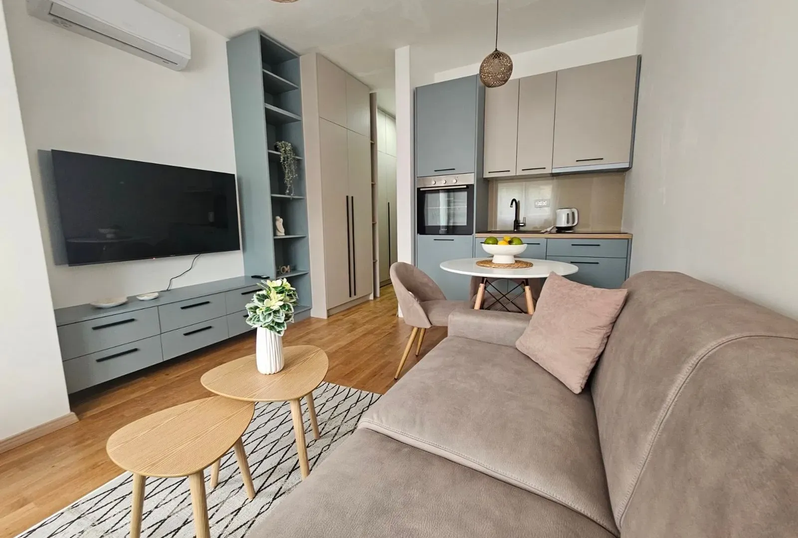Rent, studio apartment, 23m², Bečići, Budva