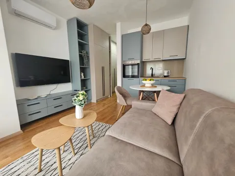 Rent, studio apartment, 23m², Bečići, Budva - image 1