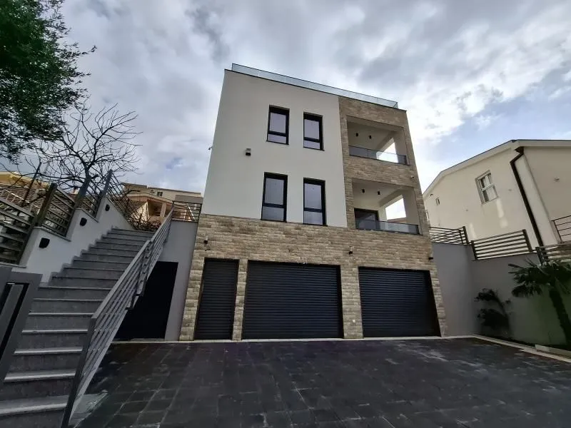Sale, house, 400m², Bar, Crna Gora